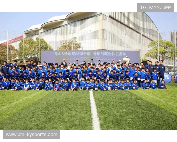 足球俱乐部季前赛日程公布多场热身赛看点十足，2021足球俱乐部比赛